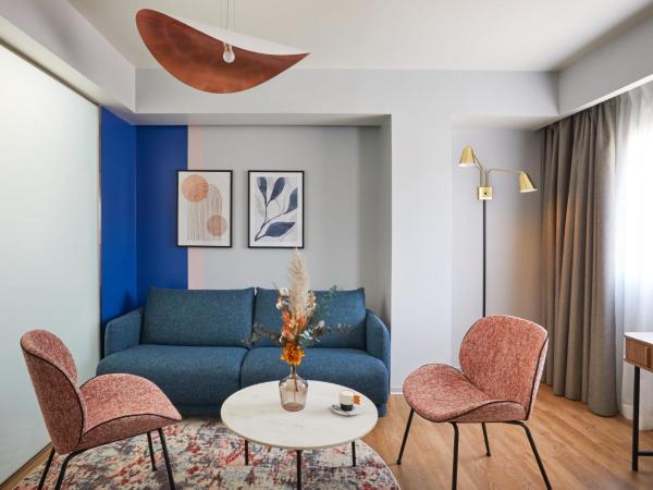 voco Madrid Retiro, an IHG Hotel : photo 4 de la chambre suite lit king-size avec canapé-lit