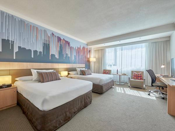 Mercure Perth : photo 9 de la chambre accessible superior room with two double beds