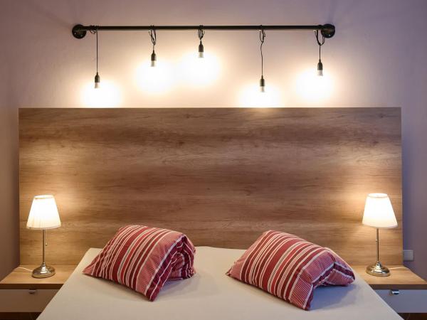 Stodolní Apartment : photo 3 de la chambre chambre quadruple avec salle de bains commune