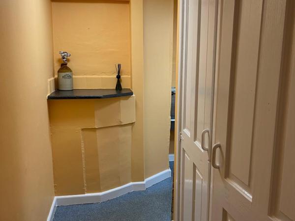 Bath Backpackers : photo 10 de la chambre lit dans dortoir mixte de 8 lits