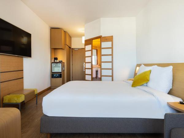 Novotel Casablanca City Center : photo 2 de la chambre chambre supérieure - 1 lit queen-size et canapé