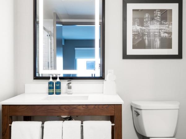 Four Points by Sheraton Kelowna Airport : photo 3 de la chambre premium 1 bedroom suite, 1 king, 1 sofa bed