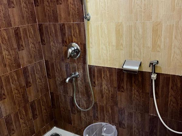 Blue Bliss Hotels By PPH Living Infantry Road : photo 1 de la chambre chambre double deluxe avec douche