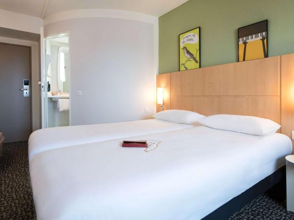 Hotel ibis Rennes Centre Gare Sud : photo 2 de la chambre chambre standard avec 1 lit double et 2 lits simples