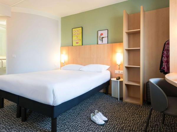 Hotel ibis Rennes Centre Gare Sud : photo 3 de la chambre chambre standard avec 1 lit double et 2 lits simples