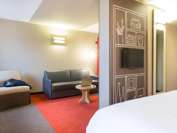 Hotel ibis Rennes Centre Gare Sud : photo 10 de la chambre chambre standard avec 1 lit double et 2 lits simples