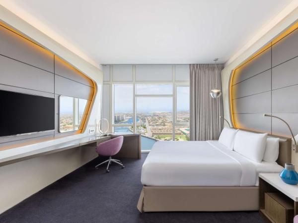 V Hotel Dubai, Curio Collection by Hilton : photo 3 de la chambre chambre lit king-size de luxe - vue sur canal