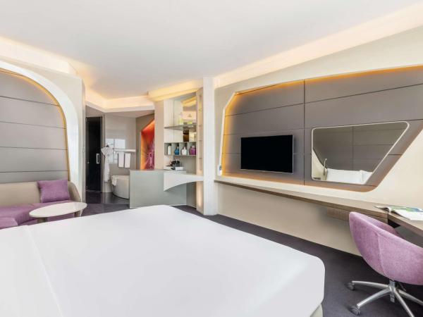 V Hotel Dubai, Curio Collection by Hilton : photo 3 de la chambre chambre lit king-size deluxe