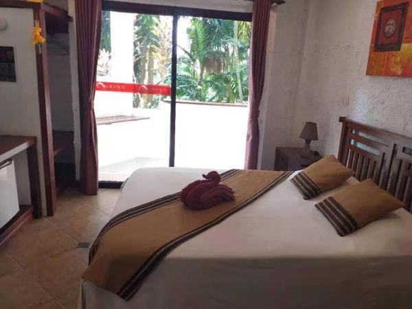 Sojourn 7 bedroom #villa #Full Moon#haadrin : photo 6 de la chambre chambre quadruple Économique avec salle de bains commune