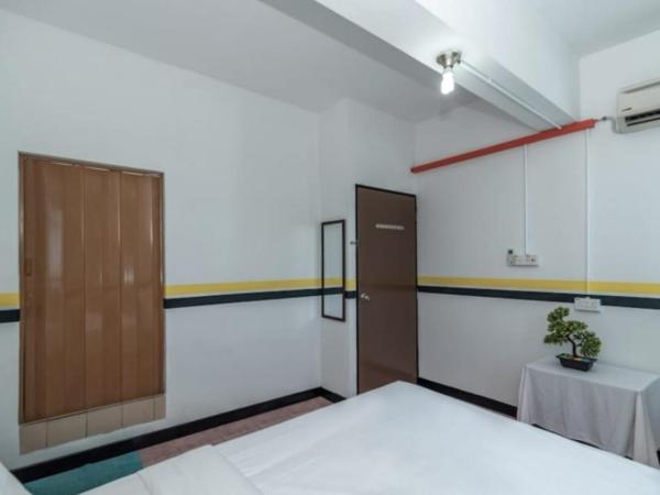 Sutera Inn Inanam : photo 5 de la chambre chambre lit king-size supérieure