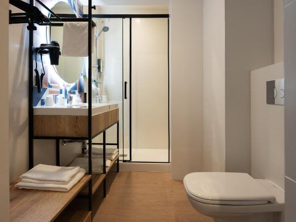 Campanile Perpignan Nord - Aéroport : photo 3 de la chambre chambre double avec 2 lits doubles