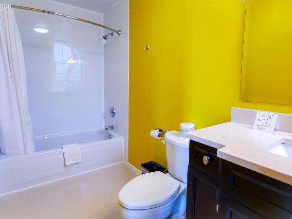 James Bay Inn Hotel, Suites & Cottage : photo 7 de la chambre chambre lit king-size classique