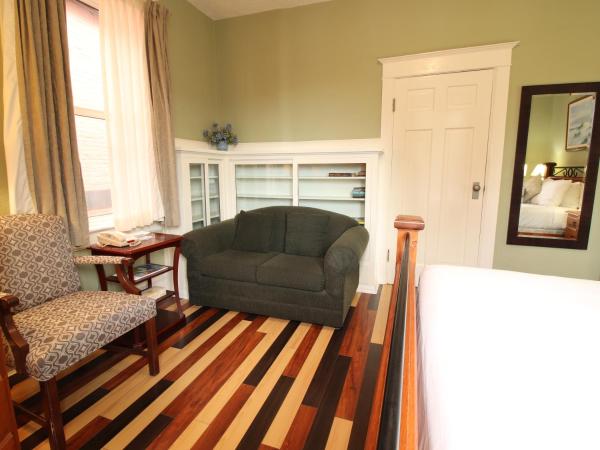 James Bay Inn Hotel, Suites & Cottage : photo 7 de la chambre studio avec balcon