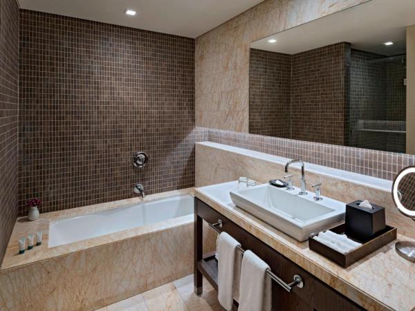 The Westin Santa Fe, Mexico City : photo 4 de la chambre chambre d'angle club avec 1 lit king-size - accès au salon club - plus spacieuse