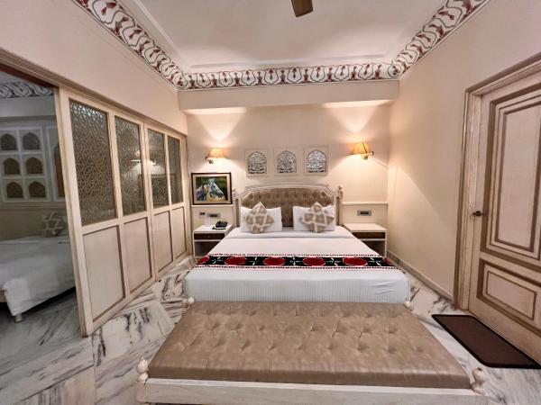 Laxmi Palace Heritage Boutique Hotel : photo 3 de la chambre family suite free pick up on arrival only from train or bus station (8am-8pm)
