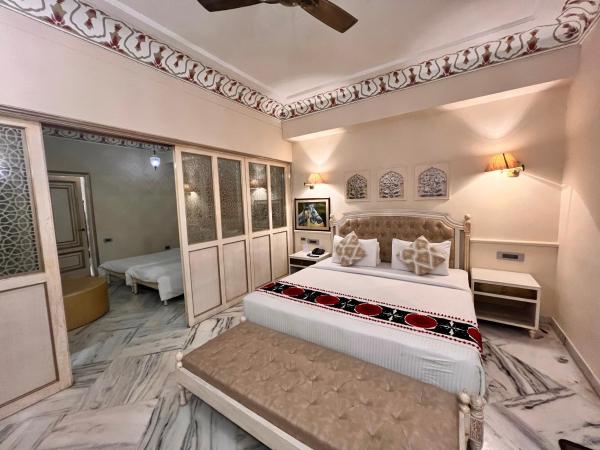 Laxmi Palace Heritage Boutique Hotel : photo 4 de la chambre family suite free pick up on arrival only from train or bus station (8am-8pm)