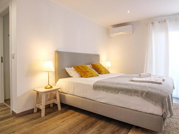 Pine House - Faro Airport, Beach and City Center : photo 1 de la chambre grande chambre double