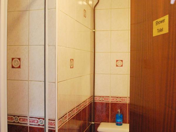 Clift Guest House : photo 4 de la chambre chambre simple avec salle de bains commune