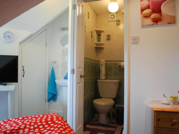 Clift Guest House : photo 2 de la chambre chambre simple avec salle de bains privative