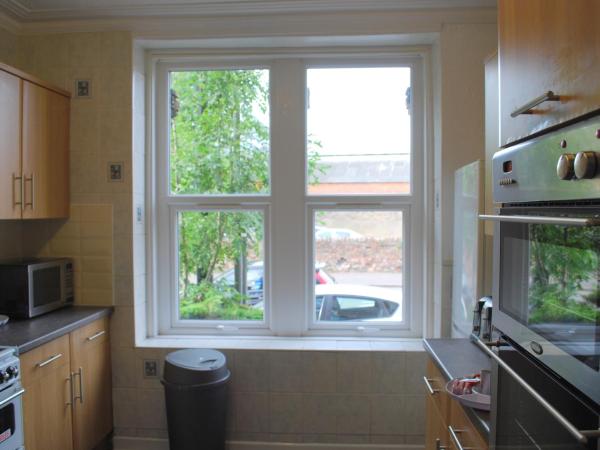 Clift Guest House : photo 9 de la chambre chambre triple avec salle de bains commune