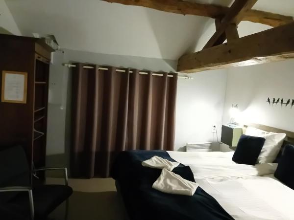 Auberge BonBeauJoli : photo 3 de la chambre chambre double ou lits jumeaux avec salle de bains