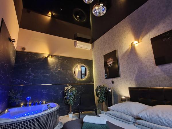 Apartament z jacuzzi Kraków Rynek : photo 8 de la chambre suite deluxe avec baignoire spa