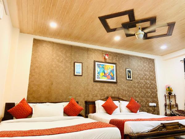 Hotel Meenakshi Udaipur - Family Preffered Hotel : photo 3 de la chambre chambre familiale supérieure