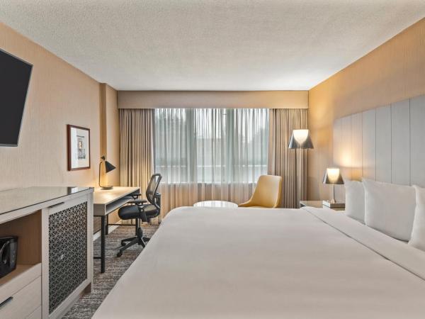 Executive Hotel Vancouver Airport : photo 6 de la chambre chambre lit queen-size deluxe