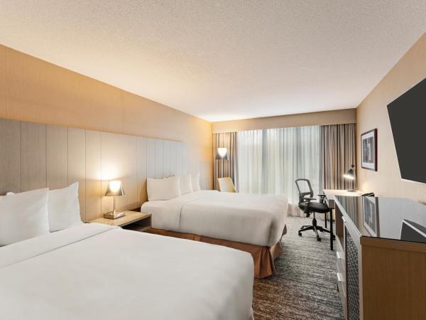 Executive Hotel Vancouver Airport : photo 2 de la chambre plaza room two double beds