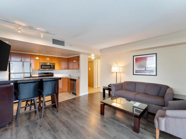 Executive Hotel Vancouver Airport : photo 2 de la chambre suite familiale 2 chambres