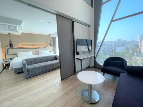 Amethyst Hotel Pattaya : photo 5 de la chambre suite duplex améthyste avec bassin profond