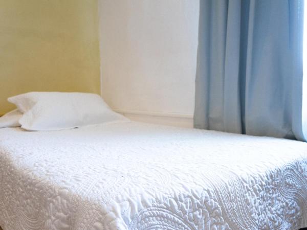 Suites Apodaca : photo 2 de la chambre chambre lits jumeaux avec salle de bains privative séparée