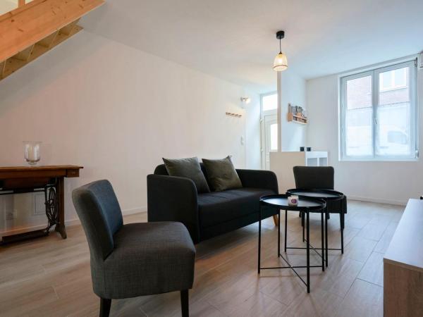 House in Lille near Euratech private terrace. : photo 5 de la chambre maison de vacances