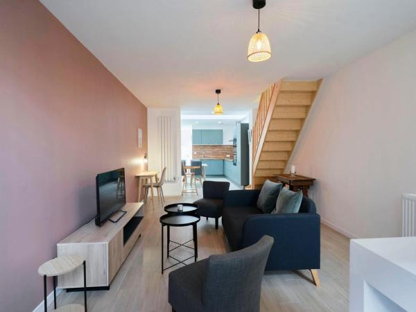 House in Lille near Euratech private terrace. : photo 4 de la chambre maison de vacances