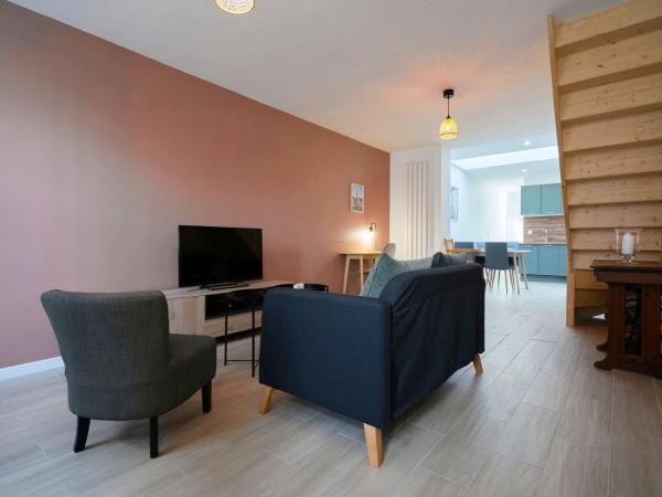 House in Lille near Euratech private terrace. : photo 7 de la chambre maison de vacances