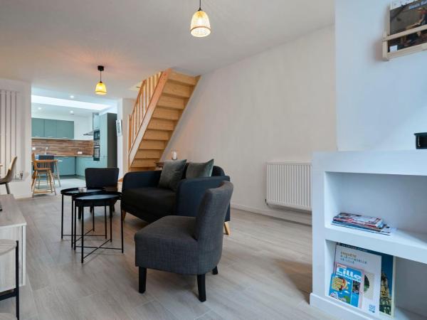 House in Lille near Euratech private terrace. : photo 9 de la chambre maison de vacances