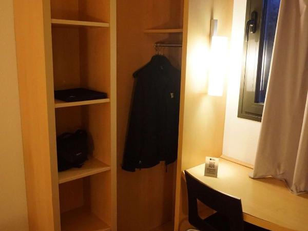 Ibis Girona : photo 3 de la chambre chambre triple