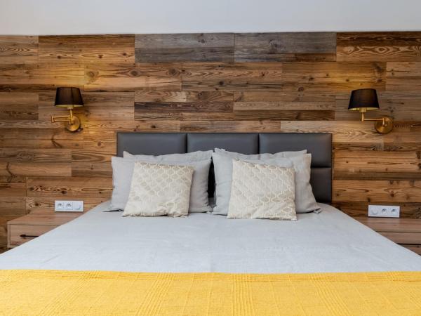 Emerald Spa Guest house : photo 3 de la chambre chambre lit king-size - vue sur jardin