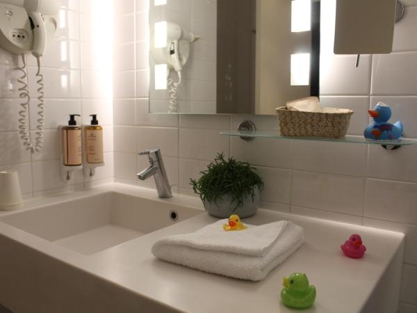 Mercure Toulouse Centre Saint-Georges : photo 10 de la chambre appartement privilège avec 1 lit double et canapé 