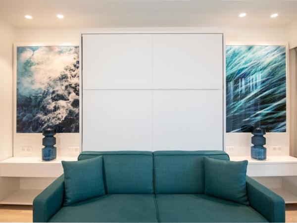 Résidence Hôtelière Chambord au coeur de Menton - entièrement rénovée : photo 4 de la chambre studio lit king-size deluxe