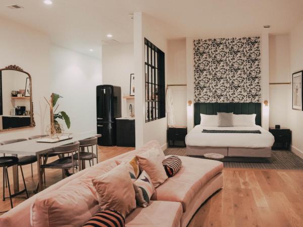 Reunion Hotel : photo 6 de la chambre suite lit king-size avec balcon