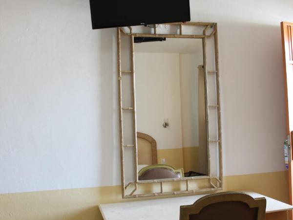 D'Cesar Hotel Acapulco : photo 3 de la chambre chambre lit queen-size