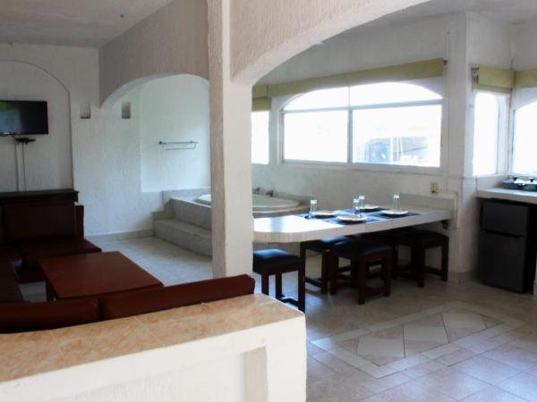 D'Cesar Hotel Acapulco : photo 3 de la chambre suite avec baignoire spa