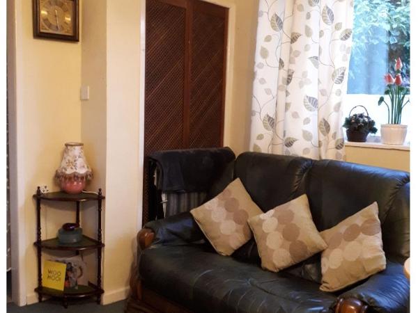 Private Annex, Little Flat, Private Entrance : photo 2 de la chambre chambre lits jumeaux avec salle de bains