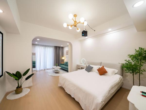 Cloud Expo Apartment : photo 1 de la chambre cream style apartment