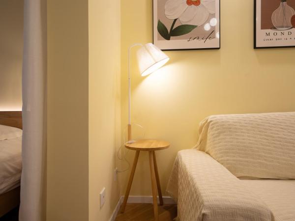 Cloud Expo Apartment : photo 8 de la chambre colorful style apartment