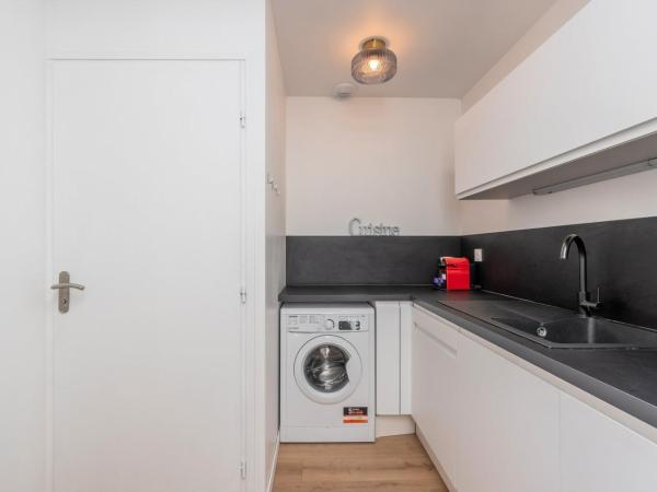 2 BR house w/ terrace, near train stations & metro : photo 8 de la chambre maison de vacances