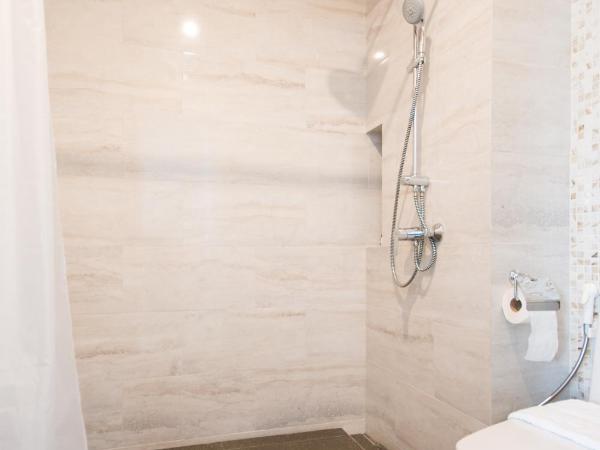 Little Nyonya Hotel : photo 6 de la chambre suite junior avec baignoire