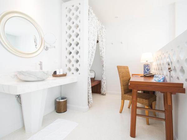 Little Nyonya Hotel : photo 3 de la chambre suite junior avec baignoire