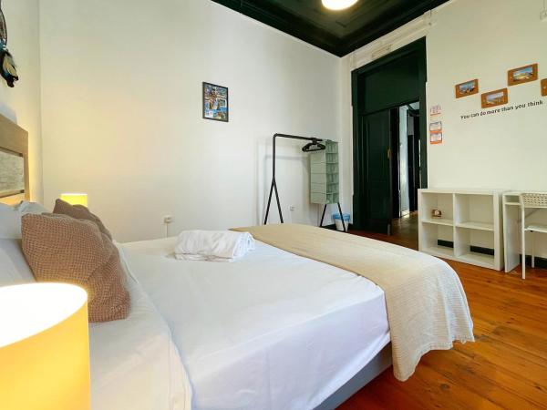 Algarve HOSTEL : photo 2 de la chambre chambre double avec salle de bains commune